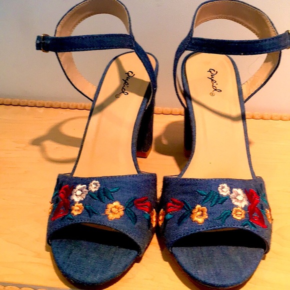 Block heeled sandals - Picture 2 of 5